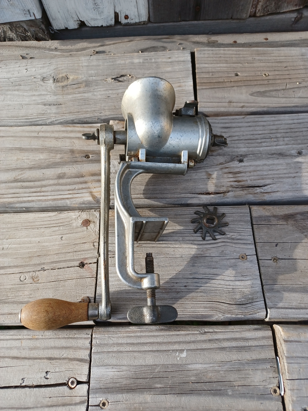 Vtg Universal Hand-Crank Meat Grinder with Wooden Handle